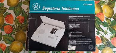 Segreteria telefonica a microcassetta