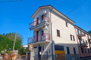 CASA SEMINDIPENDENTE A SAN COLOMBANO CERTENOLI
