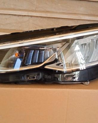 fanali anteriori Volkswagen golf 8 