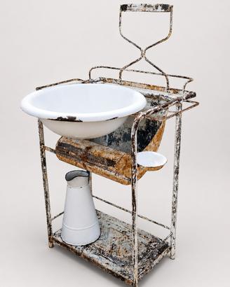 Antico lavabo con catino e brocca  da restaurare