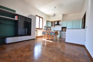 Appartamento con corte di 1000 mq, zona Rustico