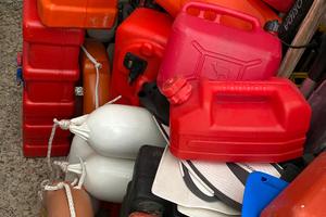 Giubbotti,serbatoi,parabordi,ancore,ciambelle