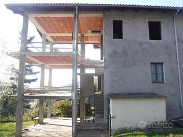 Rustico con terreno e bosco