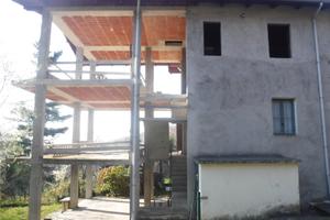 Rustico con terreno e bosco