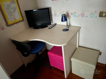 Scrivania e cassettiera