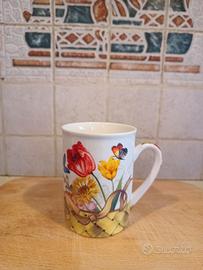 Tazza mug in ceramica con decoro floreale farfalle