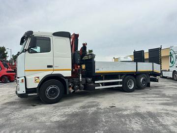 Volvo FH12 420 gru e pianale con rampe