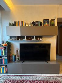 Parete TV attrezzata