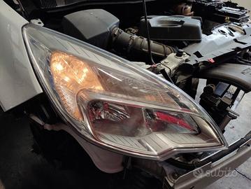 Proiettore destro OPEL MERIVA del 2012