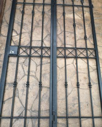 Infissi legno marca Pioli e Ramo con grate ferro"