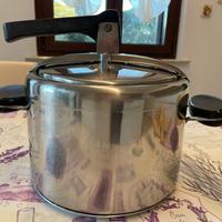 Pentola a pressione in acciaio inox.