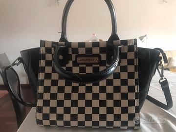 Borsa in vernice Coconuda