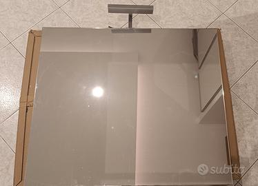 Specchio bagno con luce applique