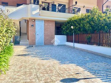 VILLA A SCHIERA A CAMPOMARINO