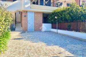 VILLA A SCHIERA A CAMPOMARINO