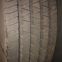 2 gomme per camion 295/80/22.5 mai usate