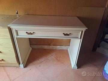 Scrivania in legno