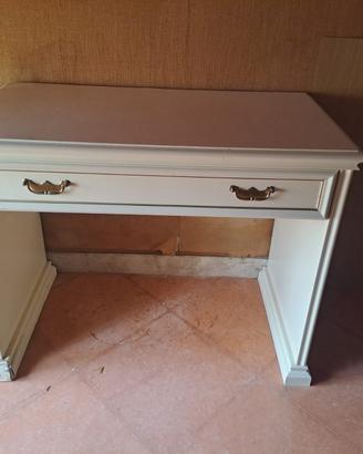 Scrivania in legno