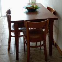 Tavolo con 4 sedie 