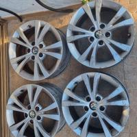 Cerchi in lega alfa da 16