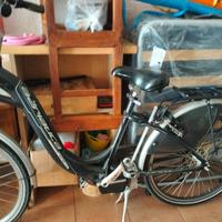Bici elettrica smontata
