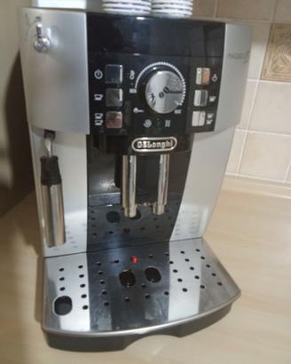 Macchina caffè de'longhi Magnifica
