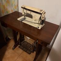 Macchina da cucire con mobile