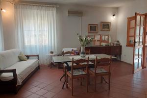 Casa indipendente con giardino e posto auto