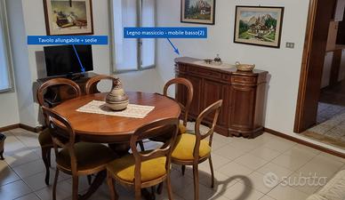 Sala completa in legno - Tavolo, 6 sedie, credenza