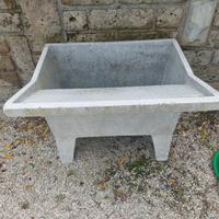 Lavatoio in cemento