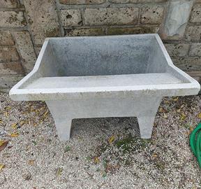 Lavatoio in cemento