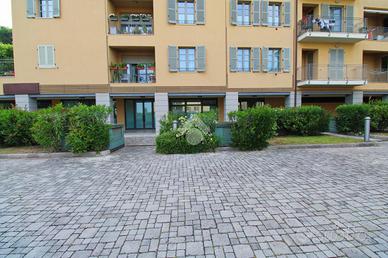2 LOCALI A LORETO