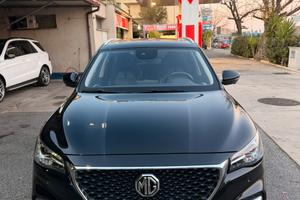 MG HS Luxury