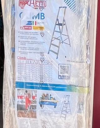 Scala doppia con parapetto