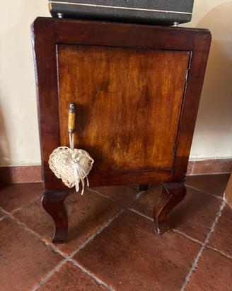 Mobiletto antico