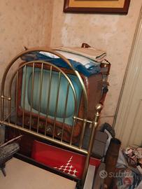 Televisore CRT vintage in mobile impiallacciato -