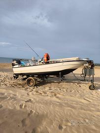 barca motore e possibilità di carrello.