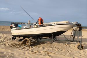 barca motore e possibilità di carrello.