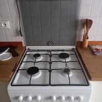 Cucina a gas con forno elettrico 