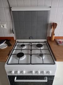 Cucina a gas con forno elettrico 