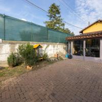 VILLA SINGOLA A MOMBELLO DI TORINO