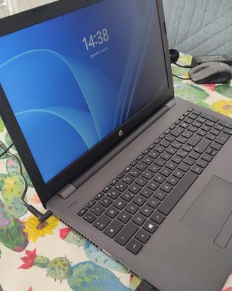 HP250G6 i36006U/8GB RAM/256GB SSD/HDMI/W11PRO/HD