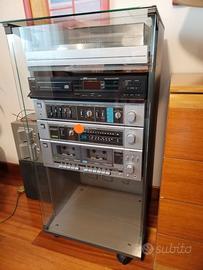 Stereo vintage marca Sanyo con mobile