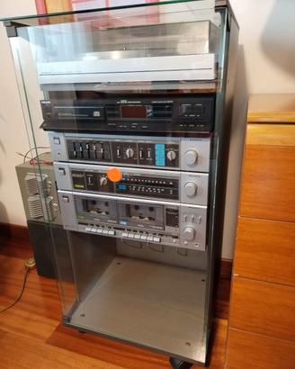 Stereo vintage marca Sanyo con mobile
