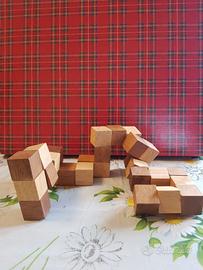Rompicapo cubo serpente in legno
