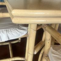 Tavolo,Sedie e Mobile a parete in bamboo