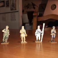 Soldatini  e  aereoplani in piombo da collezione