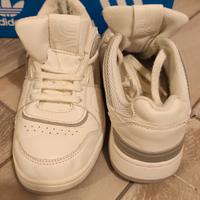 scarpe bianche n. 34 come in foto 