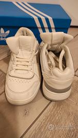 scarpe bianche n. 34 come in foto 