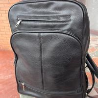 Zaino nero in ecopelle